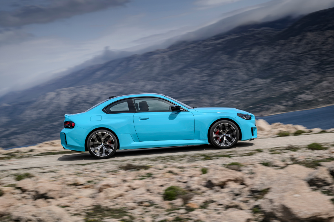 SMALL_P90642494_highRes_the-new-bmw-m2-with-
